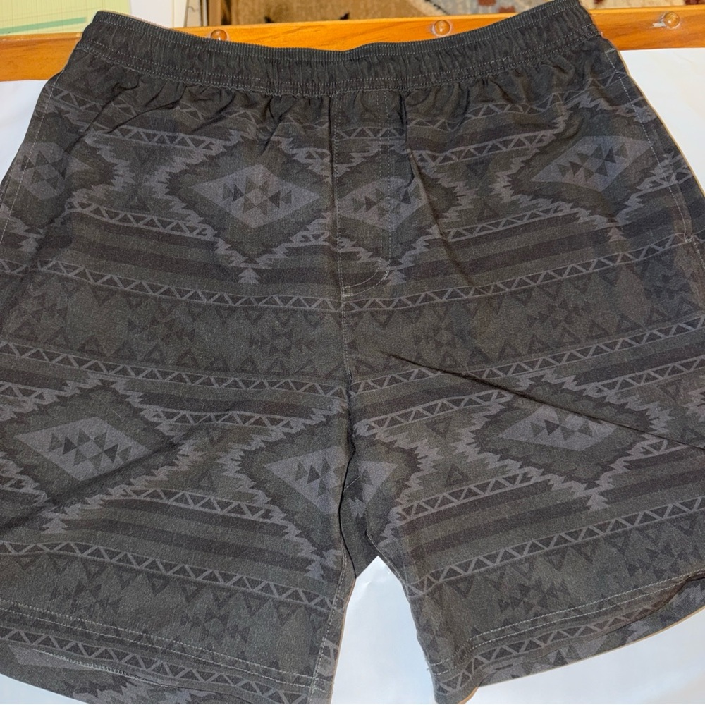 Chubbies Gray Athletic Shorts with Elastic Waistband 7” inseam Men’s L Aztec